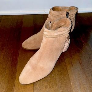 VINCE CAMUTO size 7.5 suede leather booties, neutral/beige